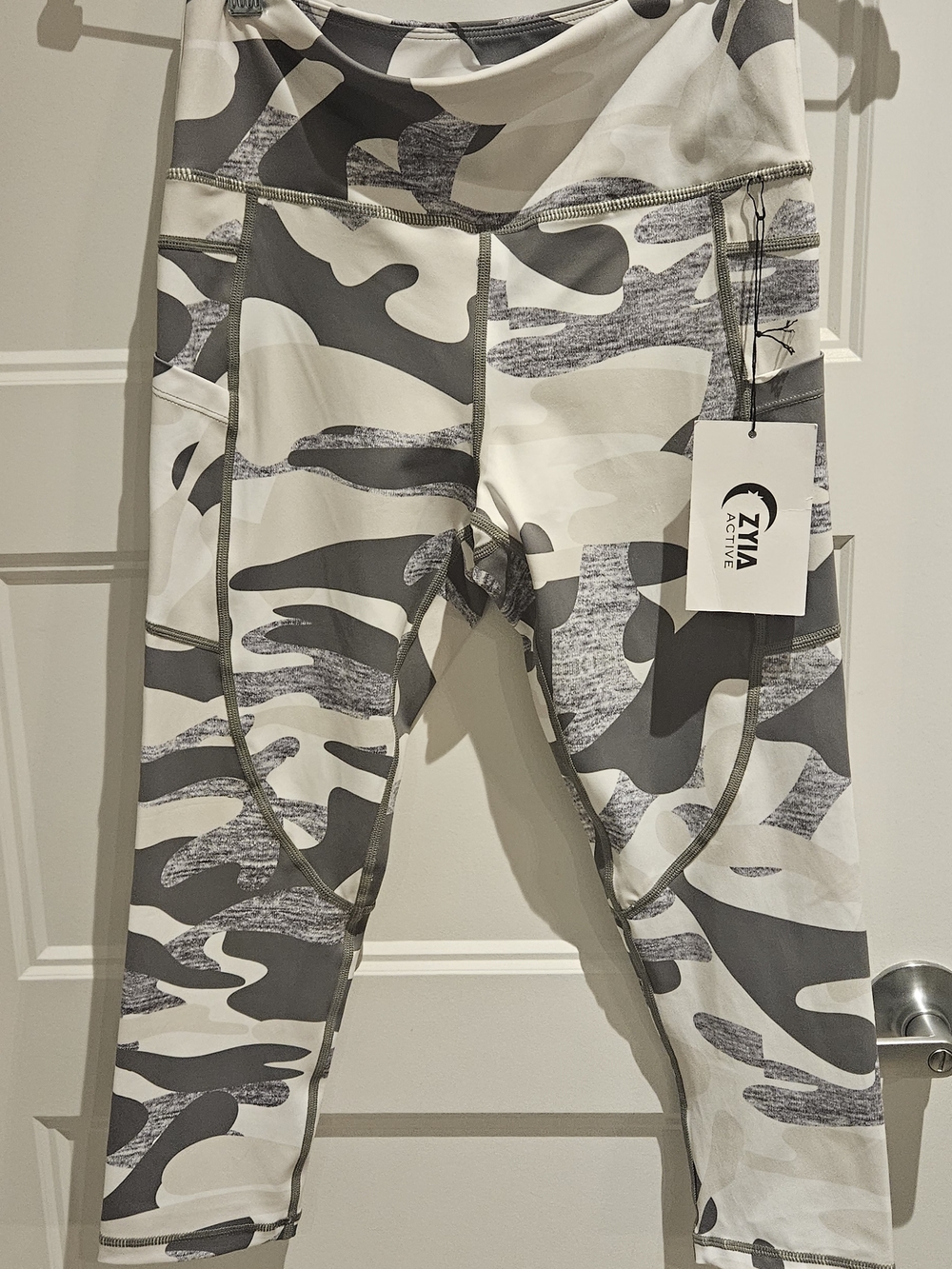 ZYIA White & Gray Camo Kids' Leggings with Pockets